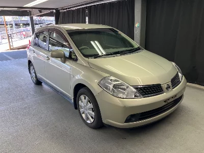 NISSAN TIIDA