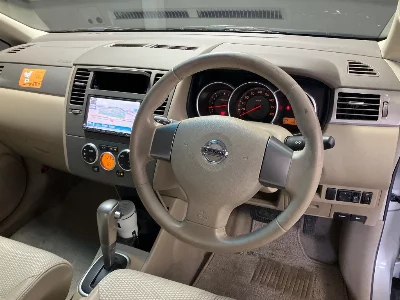 NISSAN TIIDA