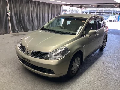 NISSAN TIIDA