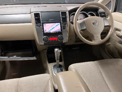 NISSAN TIIDA