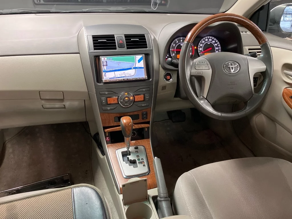 Toyota Corolla Axio  с аукциона в Японии