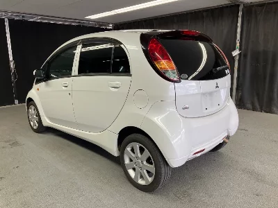 Mitsubishi i