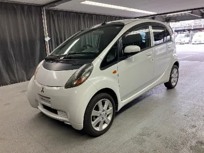 Mitsubishi i