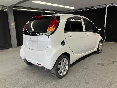 Mitsubishi i