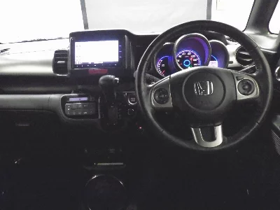 HONDA N-BOX SLASH