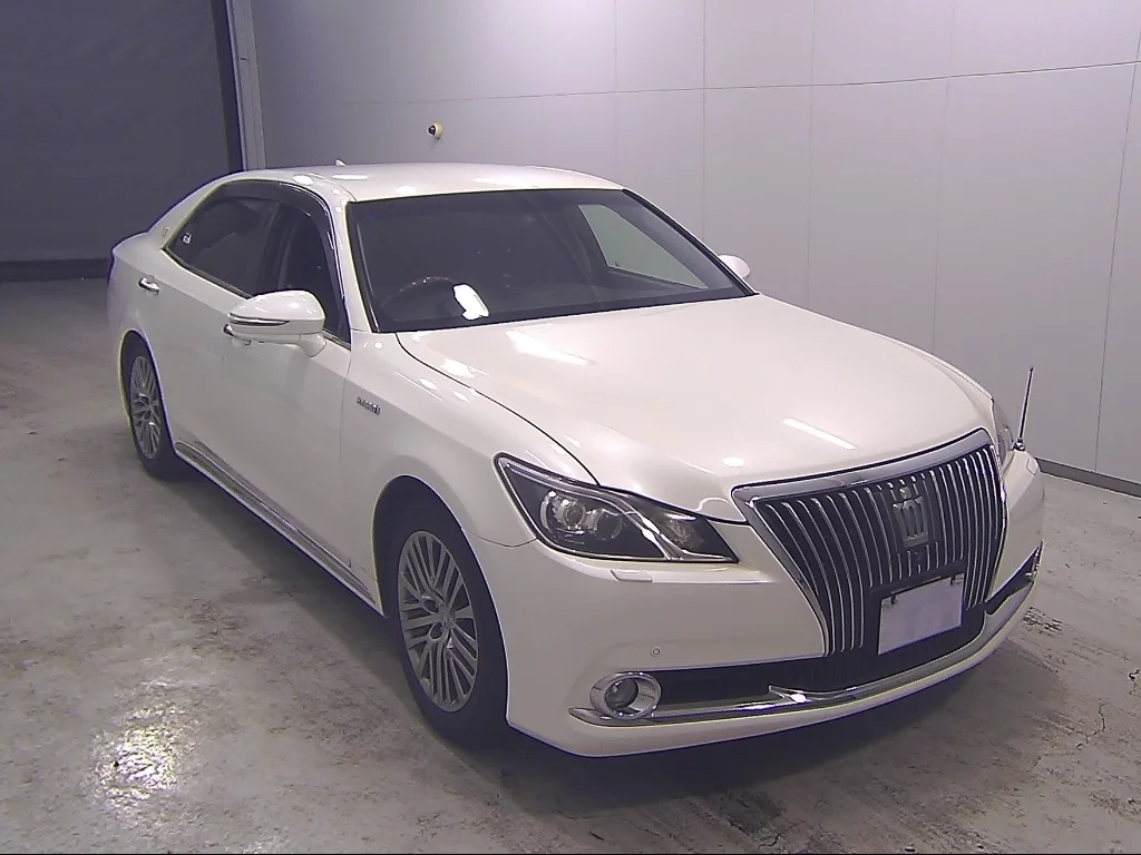 Toyota CROWN MAJESTA  с аукциона в Японии