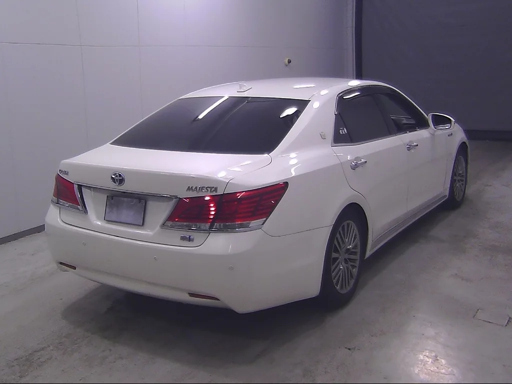Toyota CROWN MAJESTA  с аукциона в Японии
