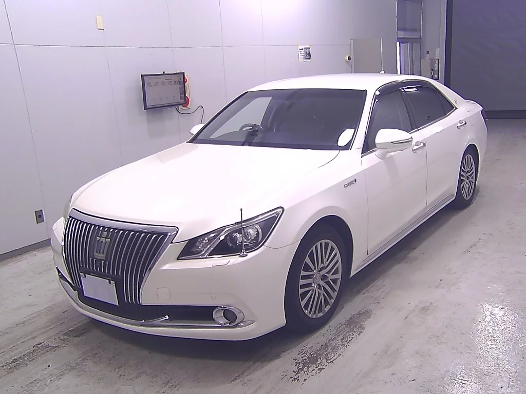 Toyota CROWN MAJESTA  с аукциона в Японии