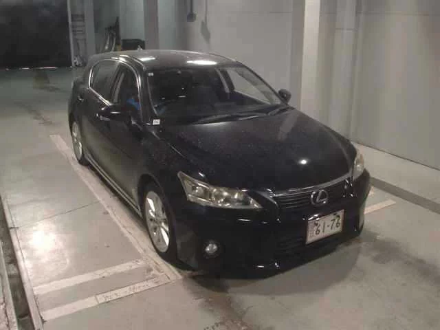Lexus CT200h  с аукциона в Японии