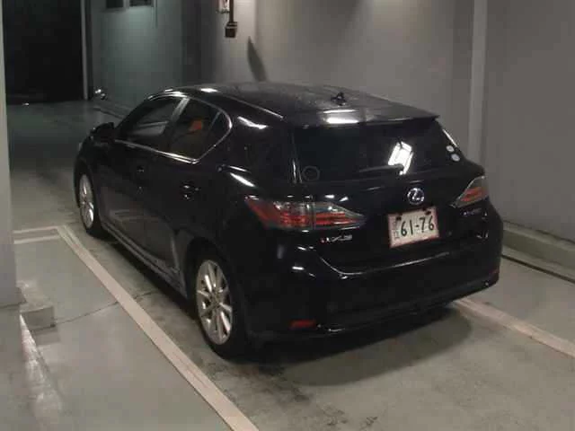 Lexus CT200h  с аукциона в Японии