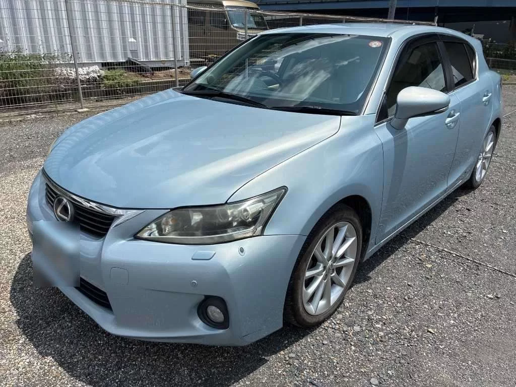 Lexus CT200h  с аукциона в Японии
