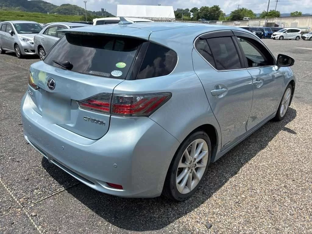 Lexus CT200h  с аукциона в Японии