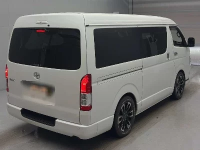 TOYOTA HIACE VAN