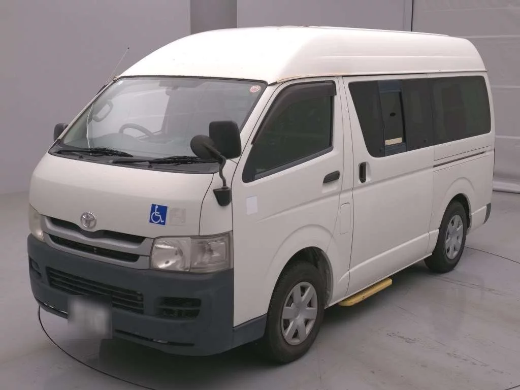 Toyota RegiusAce  с аукциона в Японии