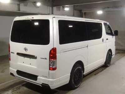 TOYOTA HIACE VAN