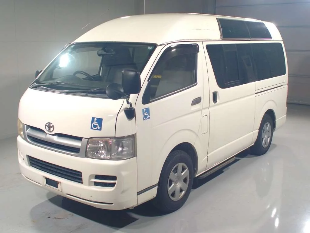 Toyota RegiusAce  с аукциона в Японии