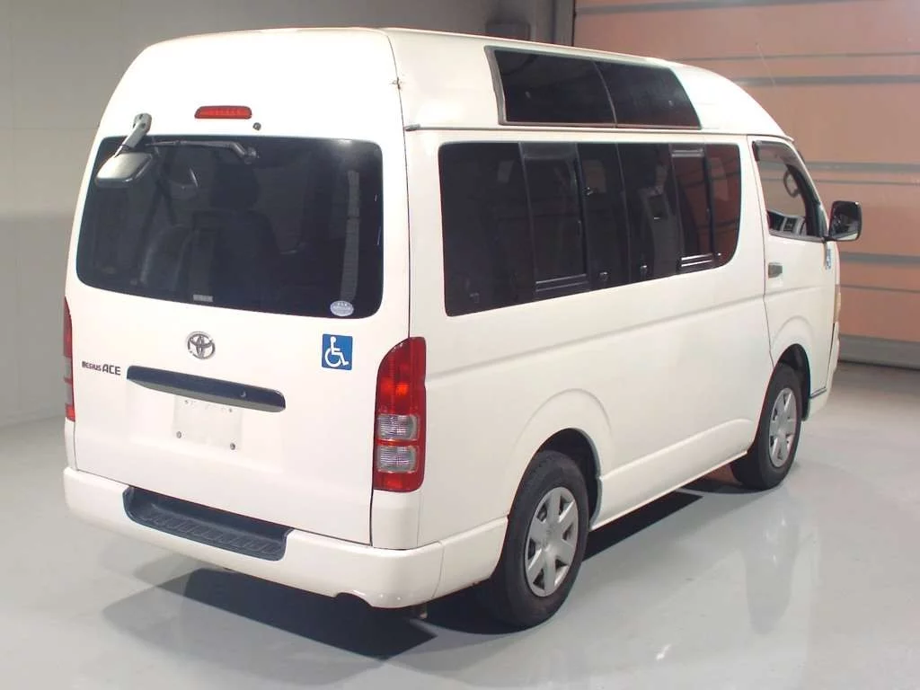 Toyota RegiusAce  с аукциона в Японии