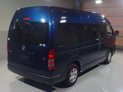 TOYOTA HIACE COMMUTER
