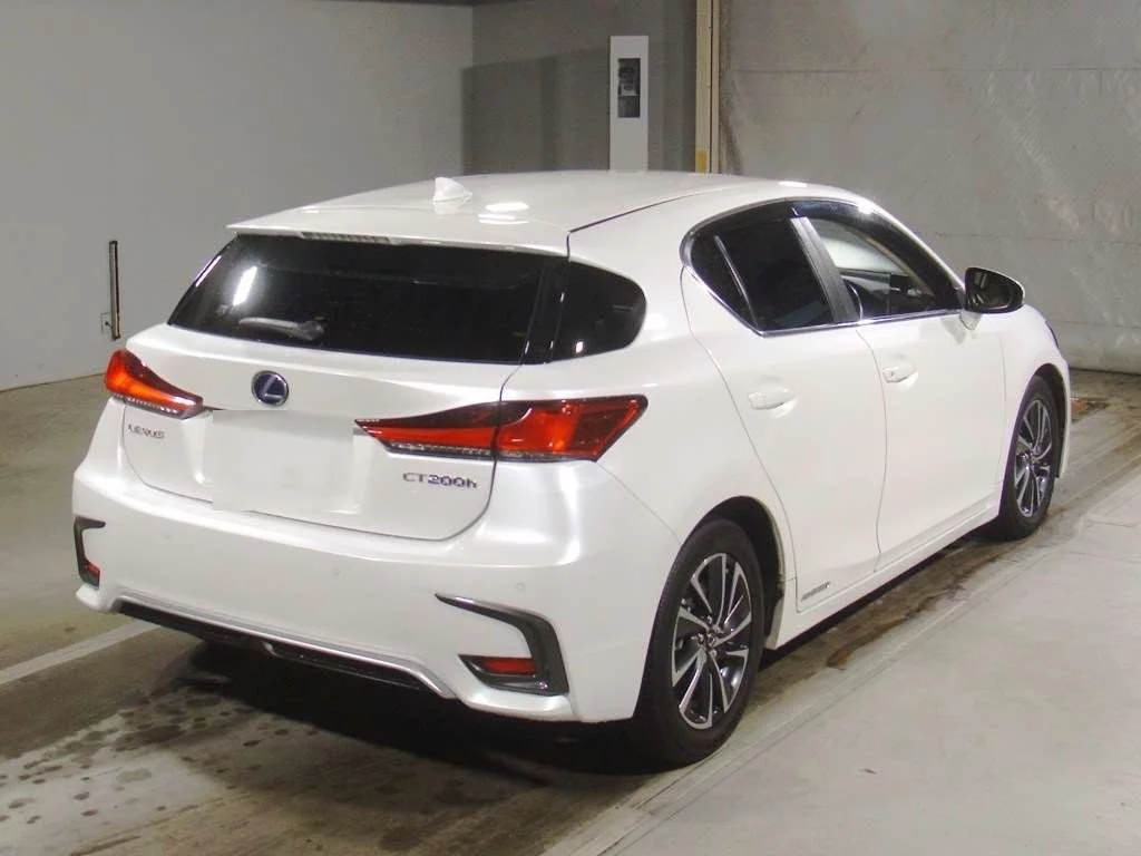 Lexus CT200h  с аукциона в Японии
