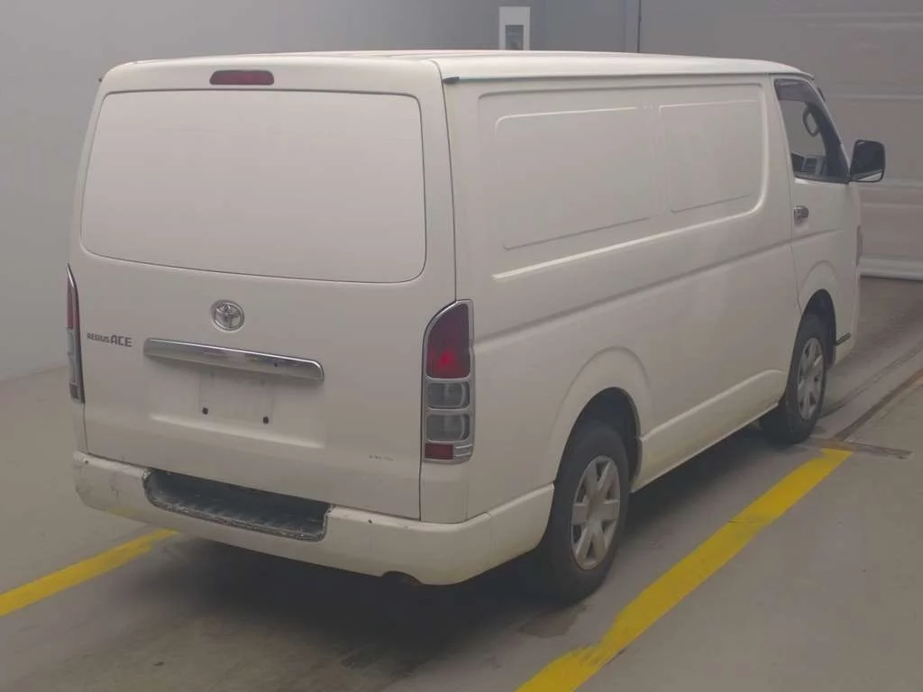 Toyota RegiusAce  с аукциона в Японии
