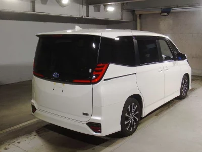 TOYOTA NOAH