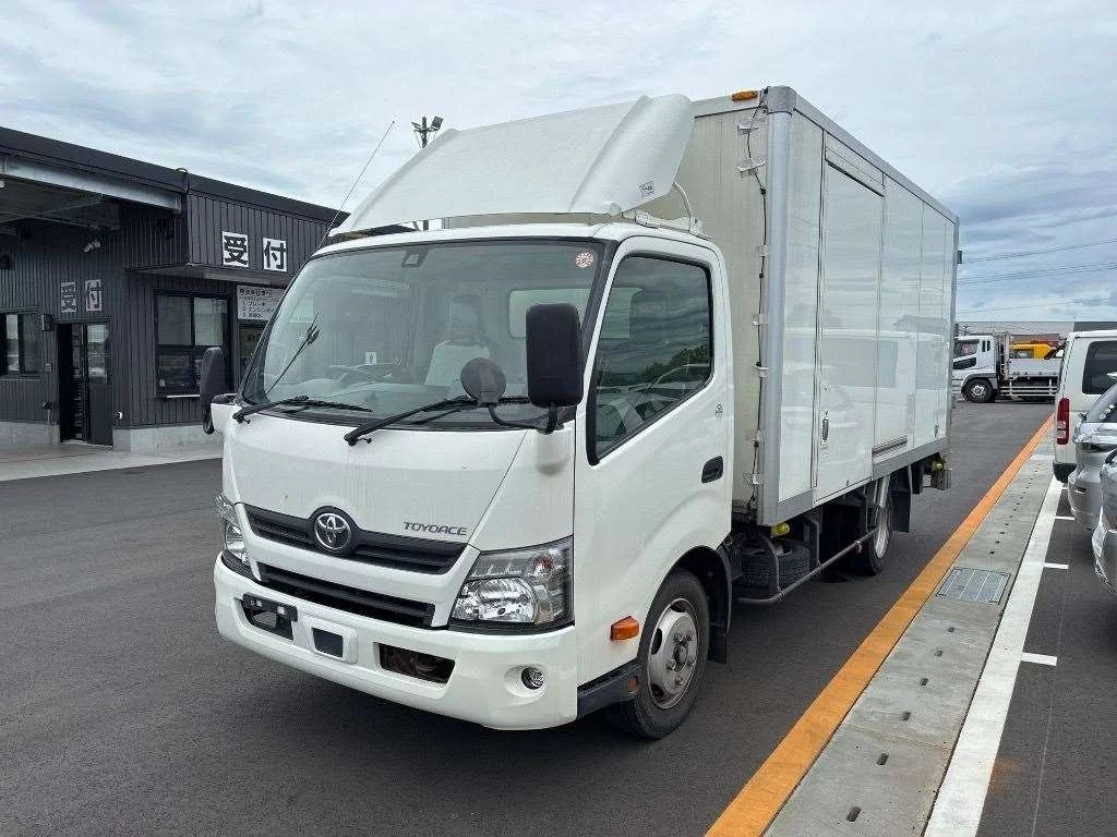 Toyota ToyoAce  с аукциона в Японии