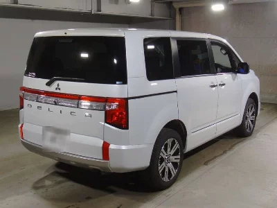 Mitsubishi Delica D:5
