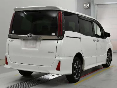 TOYOTA NOAH