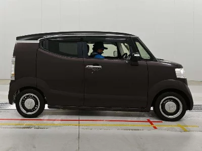 HONDA N-BOX SLASH