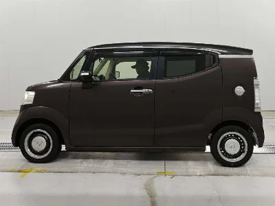 HONDA N-BOX SLASH