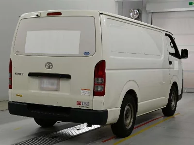 TOYOTA HIACE VAN