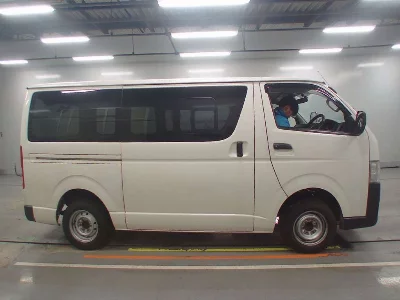 TOYOTA HIACE VAN