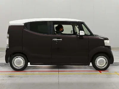 HONDA N-BOX SLASH