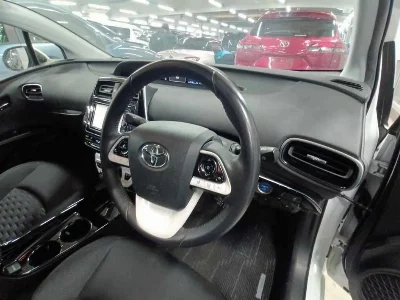 TOYOTA PRIUS PHV