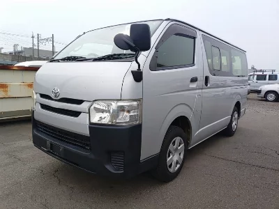TOYOTA HIACE