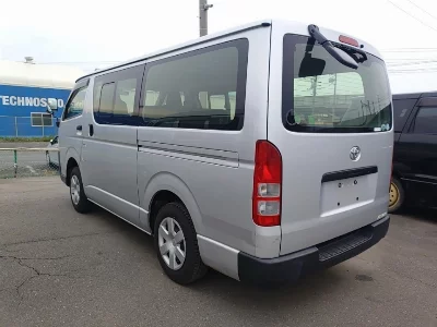 TOYOTA HIACE