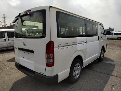 TOYOTA HIACE