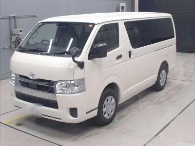 TOYOTA HIACE VAN
