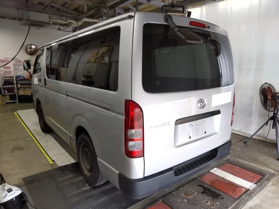 Toyota RegiusAce  с аукциона в Японии