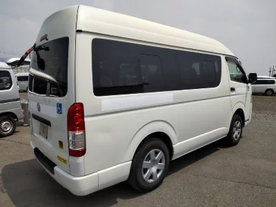 TOYOTA HIACE