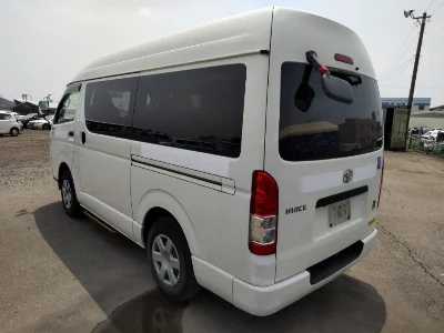 TOYOTA HIACE