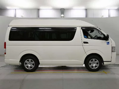 TOYOTA HIACE VAN