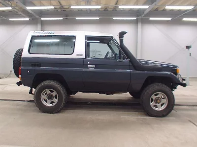 TOYOTA LAND CRUISER 70