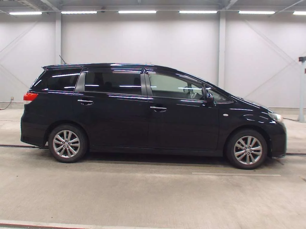 Toyota Wish  с аукциона в Японии