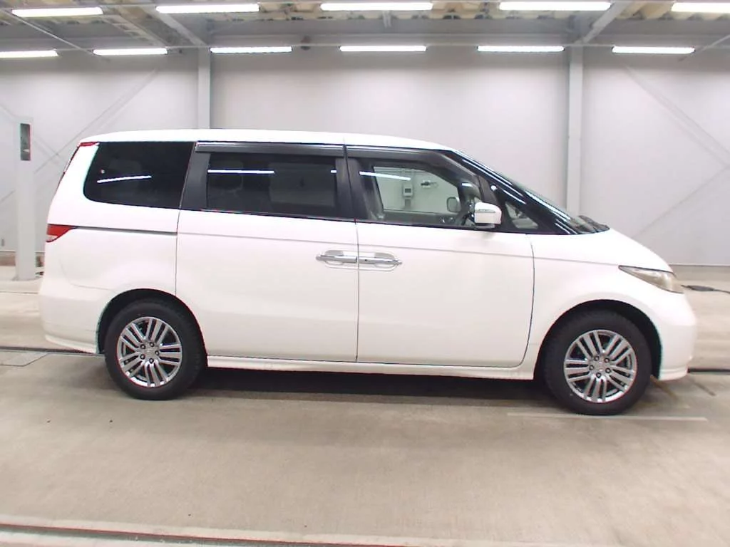 Honda Elysion  с аукциона в Японии