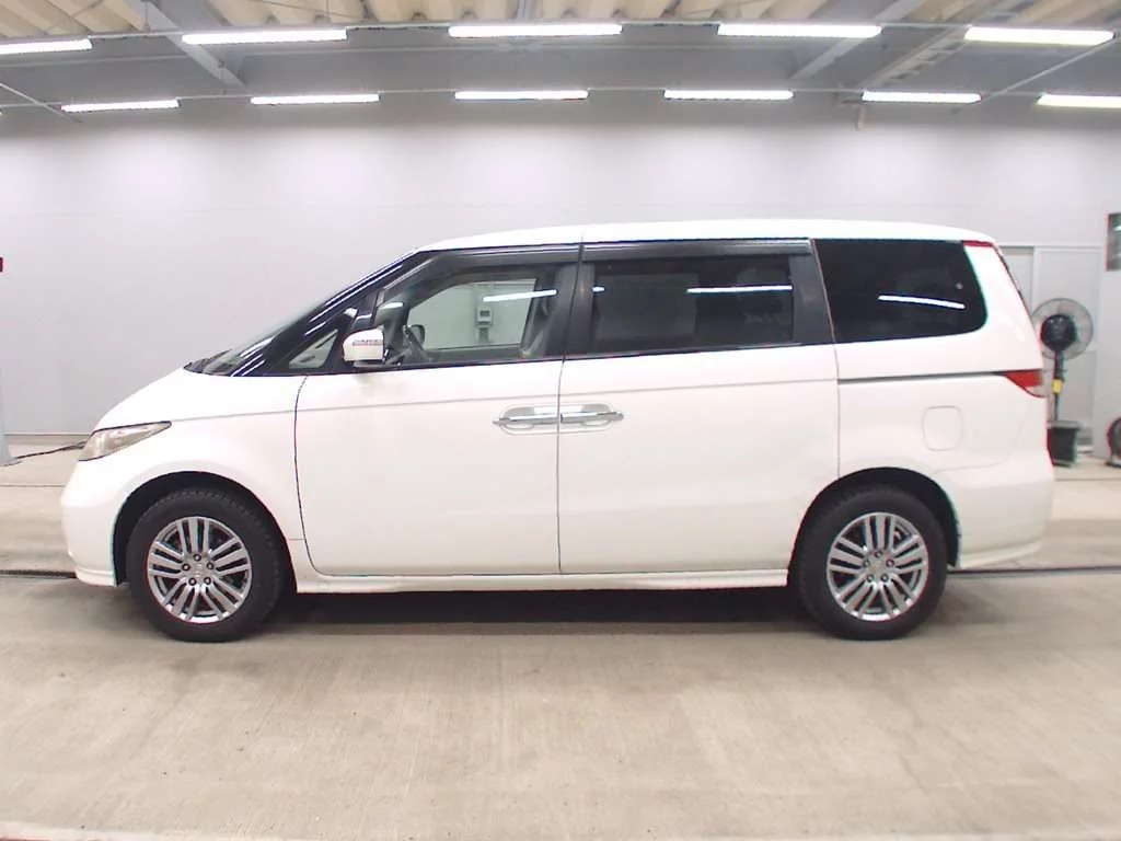 Honda Elysion  с аукциона в Японии