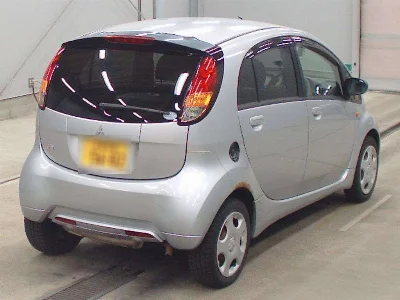 Mitsubishi i