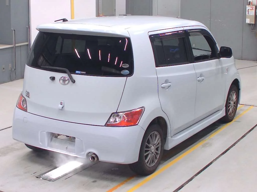 Toyota bB  с аукциона в Японии