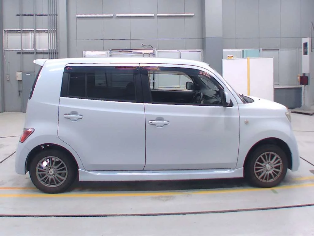 Toyota bB  с аукциона в Японии