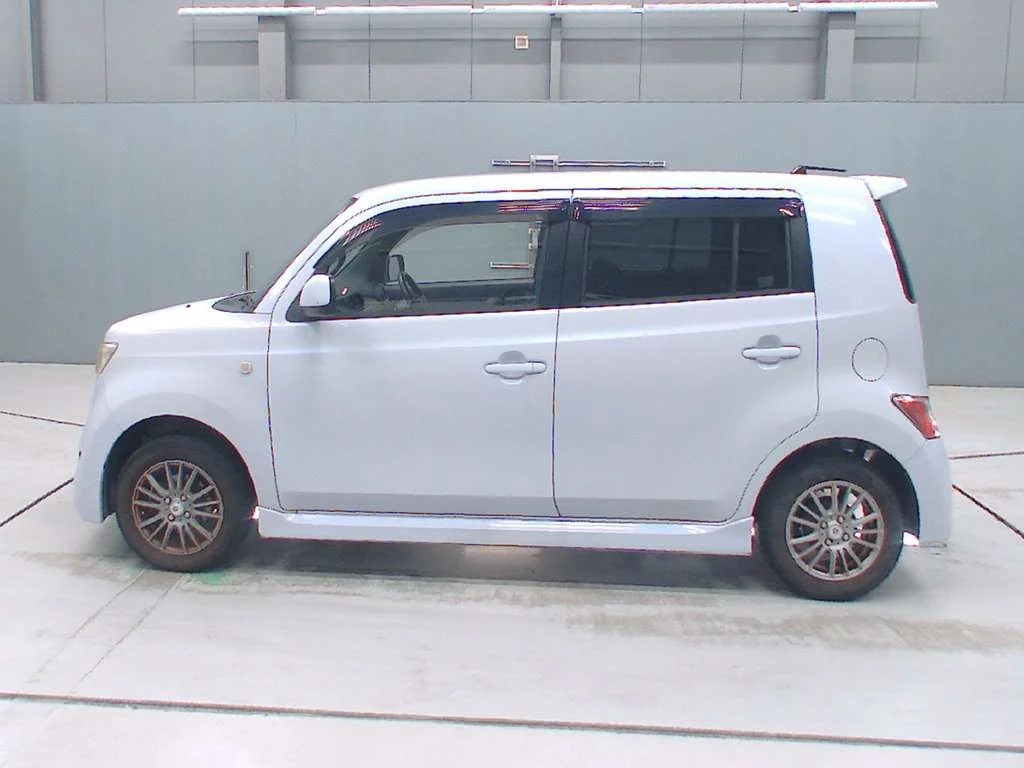 Toyota bB  с аукциона в Японии